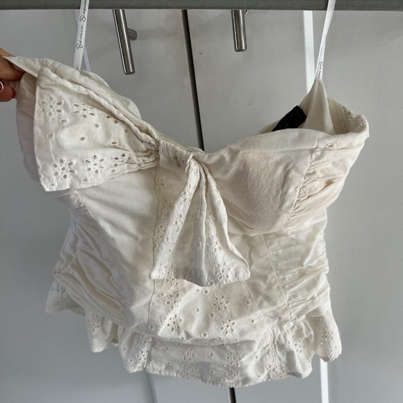 JESSICA SIMPSON Size M Ivory V-Neck Spaghetti Strap Buttons Eyelet Crop Top - Picture 1 of 3